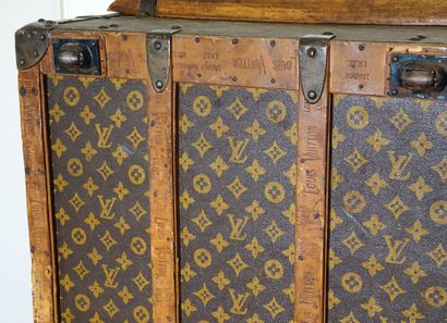 LOUIS VUITTON - Malle Armoire 