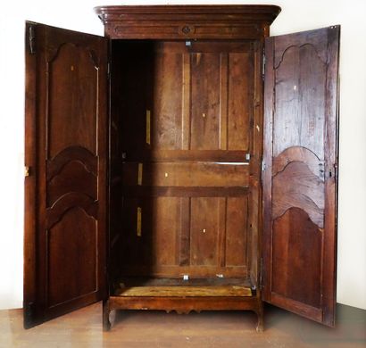Armoire d’époque Louis XV en bois naturel,...