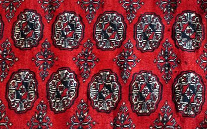Tapis Boukara aux motifs circulaires sur...