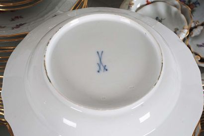 Important set of Meissen porcelain including...