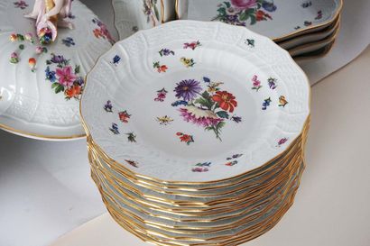 Important set of Meissen porcelain including...