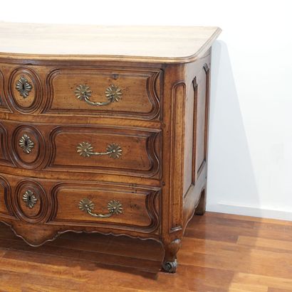 Chest of drawers from the Louis XV period...