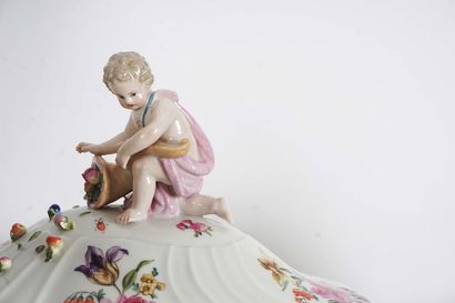 Important set of Meissen porcelain including...