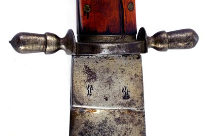 Strong Bowie type knife.

Plates in blond...