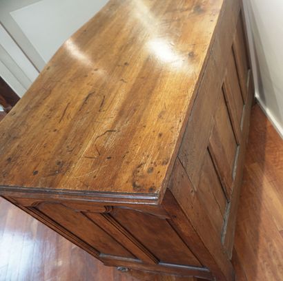 Chest of drawers from the Louis XV period...