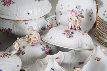 Important set of Meissen porcelain including...