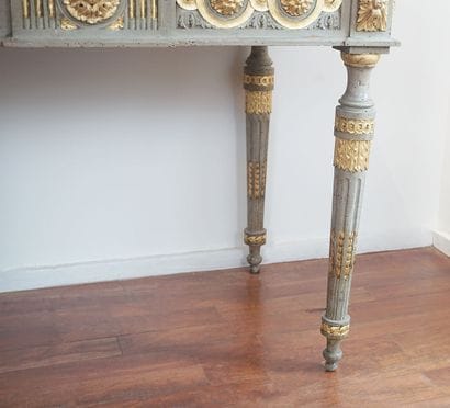 Console from the LOUIS XVI period in gray...