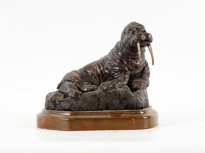 BLOOM, Shalom (d. 2023)
Walrus
Bronze on...
