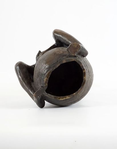 LANGEVIN, Roger (1940-)
Young girl on ball
Bronze
Signed...