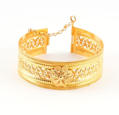 OR 18K
Bracelet ajouré en or jaune 18K.
Poids...