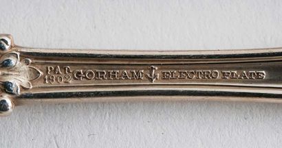 STERLING SILVER

Sterling silver flatware...