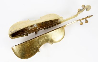 ARMAN, Fernandez (1928-2005)
Split violins...