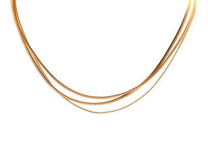 OR 18K / 18K GOLD
Collier à trois (3) rangs...
