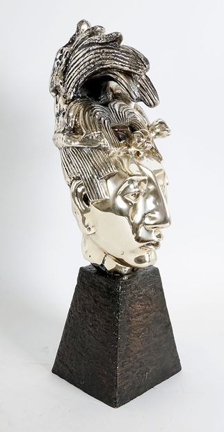 MEXICAN SCHOOL 20TH C.
Mayan head
Silver...