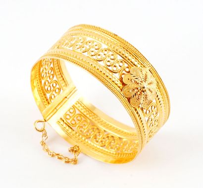 OR 18K
Bracelet ajouré en or jaune 18K.
Poids...