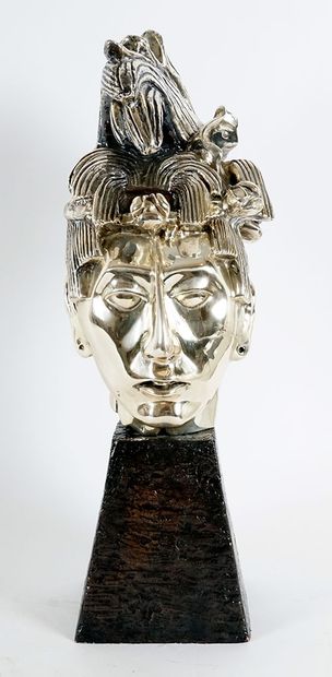 MEXICAN SCHOOL 20TH C.
Mayan head
Silver...