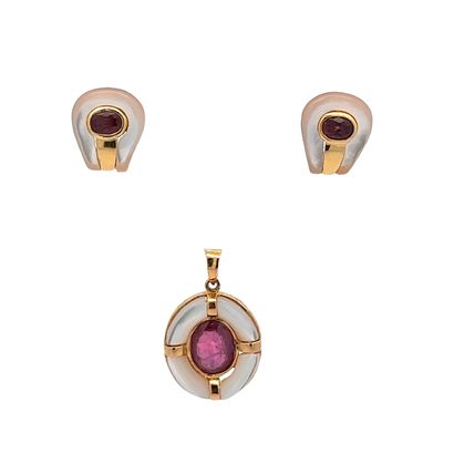 OR 14K, RUBIS
Pendentif et boucles d'oreilles...