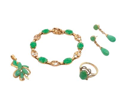 OR 14K, JADÉITE
Ensemble en or jaune 14K...