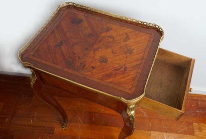 Léonard BOUDIN ( M.1761)

Élégante Petite...