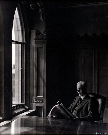 KARSH, Yousuf (1908-2002)
Portrait de James...