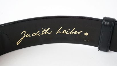 JUDITH LEIBER
Quatre (4) ceintures ajustables...