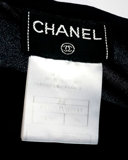 CHANEL
Deux jupes Chanel, une 100% soie,...