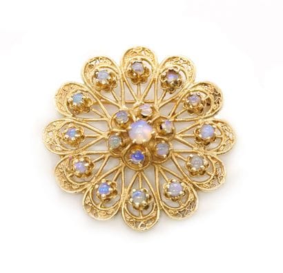 OR 10K / 10K GOLD
Broche stylisant une fleur...