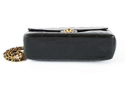 CHANEL
Chanel Jumbo shoulder bag in black...