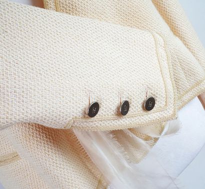 CHANEL
Veste Chanel couleur beige, 82% coton,...