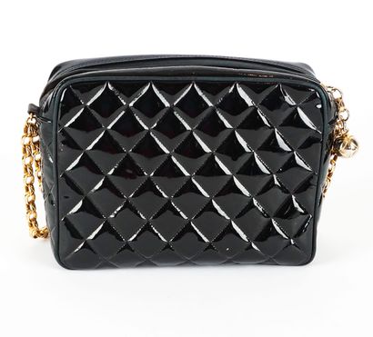 CHANEL
Chanel Camera shoulder bag in black...