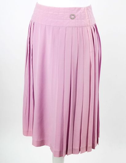 CHANEL
Jupe Chanel plissé couleur rose violet...