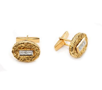 OR 14K, DIAMANT / 14K GOLD, DIAMOND
Boutons...