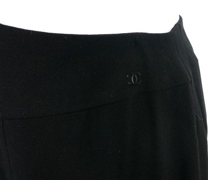 CHANEL
Deux jupes Chanel, une en fine tulle...