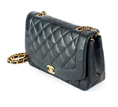CHANEL DIANA
Chanel shoulder bag, Diana model...