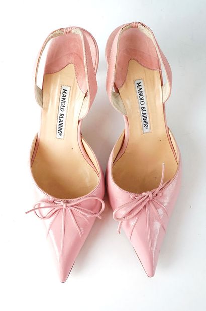 MANOLO BLAHNIK
Quatre (4) paires de chaussures...