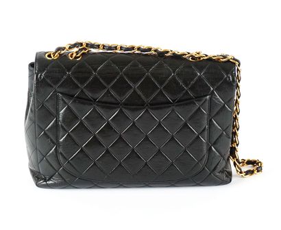 CHANEL
Chanel Jumbo shoulder bag in black...