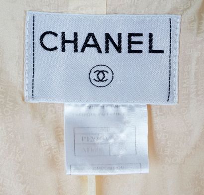 CHANEL
Deux (2) vestes Chanel de couleur...