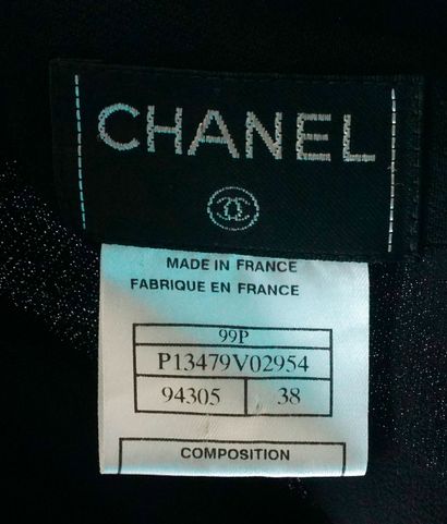 CHANEL
Deux jupes Chanel, une en fine tulle...