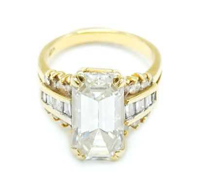 DIAMANT 6.26CT, OR 18K / 6.26CT DIAMOND,...