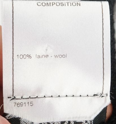 CHANEL
Robe noire Chanel, 100% laine.
Taille:...