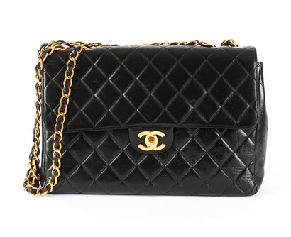 CHANEL
Chanel Jumbo shoulder bag in black...