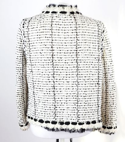 CHANEL
Veste Chanel de couleur blanche, avec...