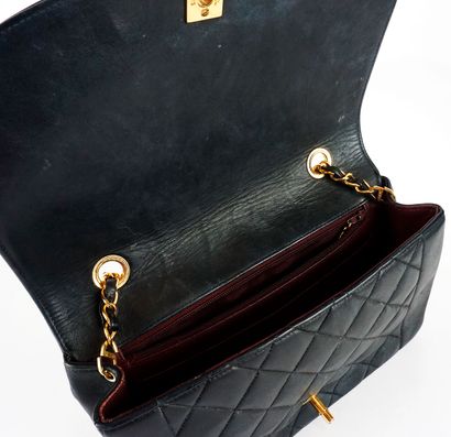 CHANEL DIANA
Chanel shoulder bag, Diana model...