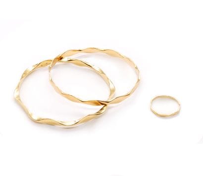 OR 14K / 14K GOLD
Deux (2) bracelets rigides...
