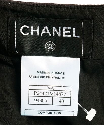 CHANEL
Deux jupes Chanel, une 100% soie,...