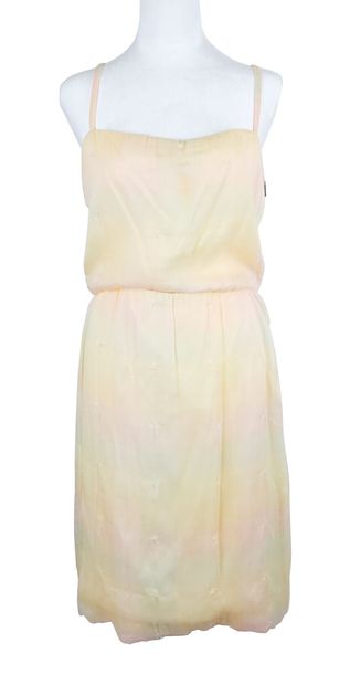 CHANEL
Ensemble Chanel de couleurs pastel...