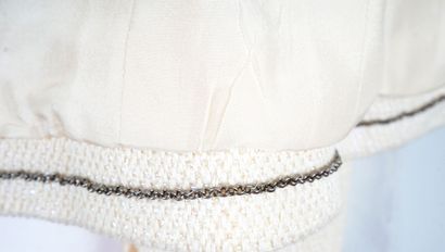CHANEL
Veste Chanel couleur beige, 82% coton,...