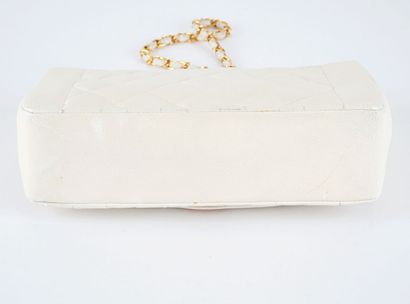 CHANEL
Chanel bag with shoulder strap, Diana...