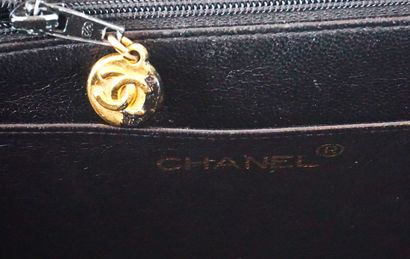 CHANEL
Chanel Jumbo shoulder bag in black...