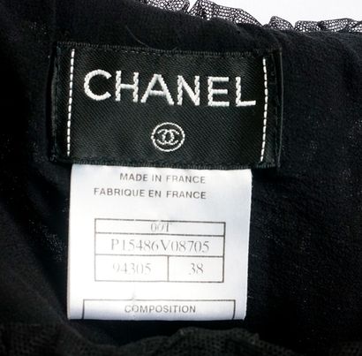 CHANEL
Deux jupes Chanel, une en fine tulle...